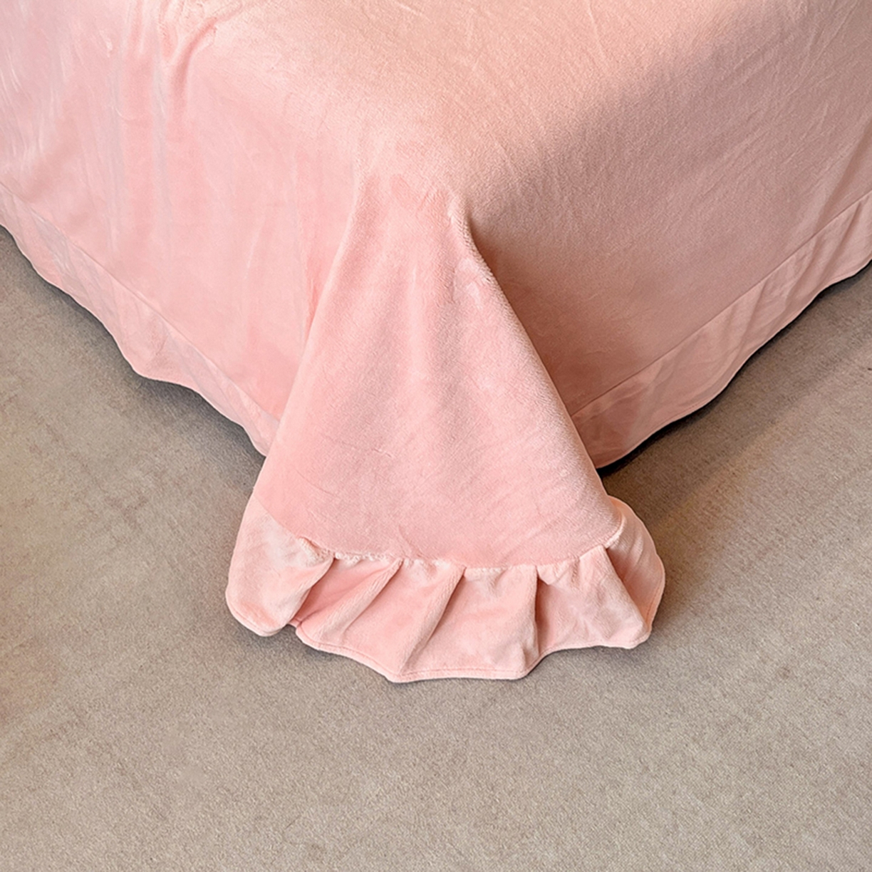 91家纺网 家纺一手货源 找家纺 爱家（原缔乐家纺） 2025新款A类牛奶雕花绒四件套系列 海岛热恋香玉粉