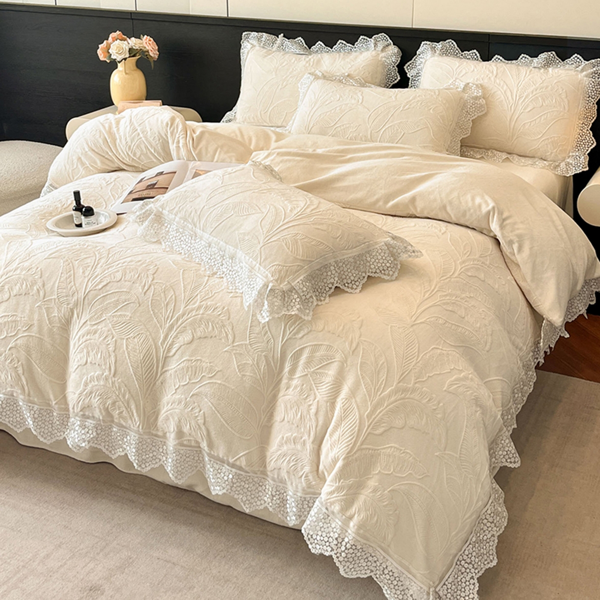 91家纺网 家纺一手货源 找家纺 爱家（原缔乐家纺） 2025新款A类牛奶雕花绒四件套系列 海岛热恋奶昔白