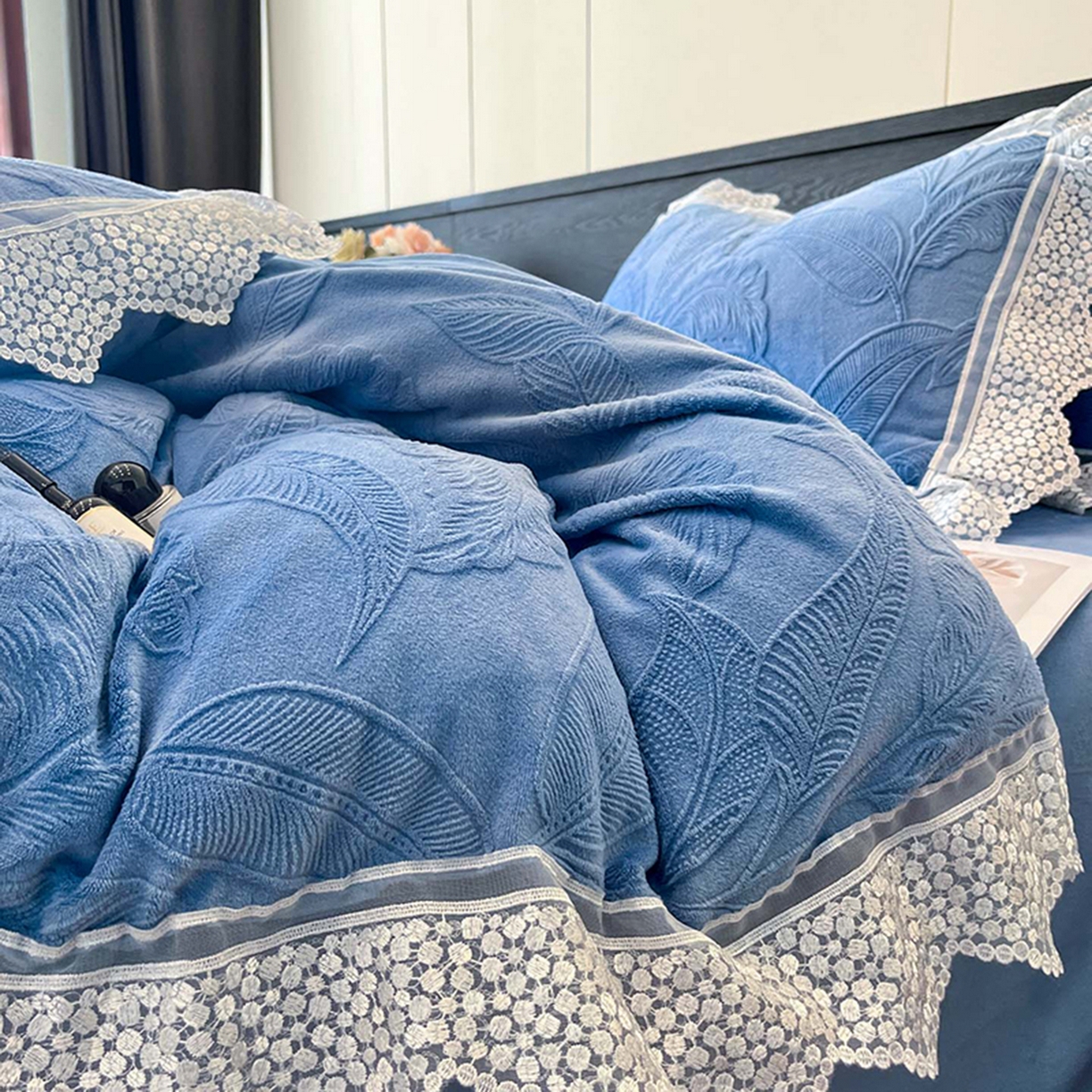 91家纺网 家纺一手货源 找家纺 爱家（原缔乐家纺） 2025新款A类牛奶雕花绒四件套系列 海岛热恋-宾利兰