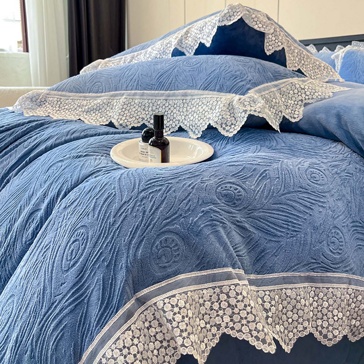 91家纺网 家纺一手货源 找家纺 爱家（原缔乐家纺） 2025新款A类牛奶雕花绒四件套系列 锦羽-宾利兰