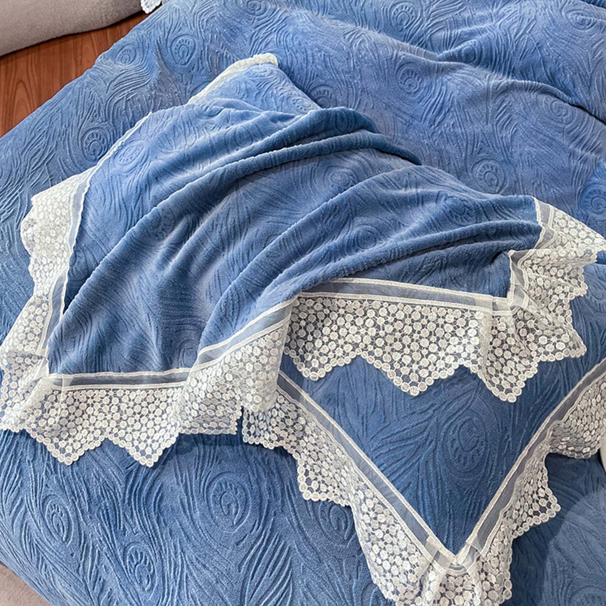 91家纺网 家纺一手货源 找家纺 爱家（原缔乐家纺） 2025新款A类牛奶雕花绒四件套系列 锦羽-宾利兰