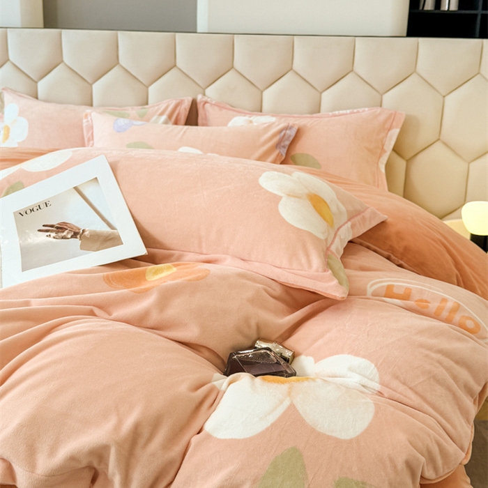 91家纺网 家纺一手货源 找家纺 喜四方 2025新款超细旦婴儿宝宝绒印花四件套 初心-桔