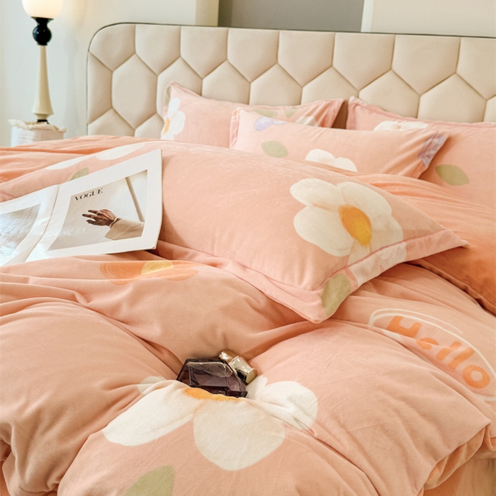 91家纺网 家纺一手货源 找家纺 喜四方 2025新款超细旦婴儿宝宝绒印花四件套 初心-桔