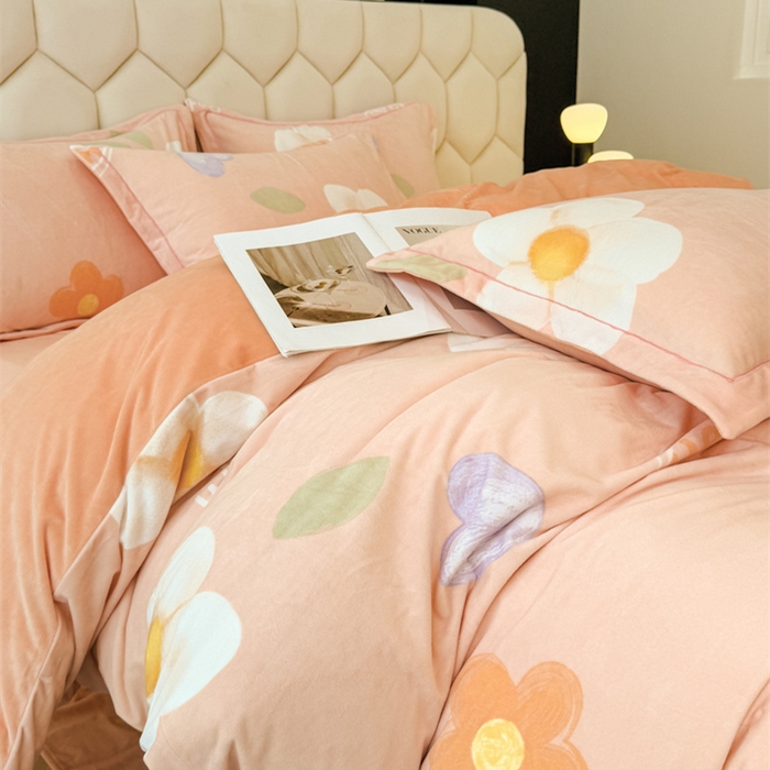 91家纺网 家纺一手货源 找家纺 喜四方 2025新款超细旦婴儿宝宝绒印花四件套 初心-桔