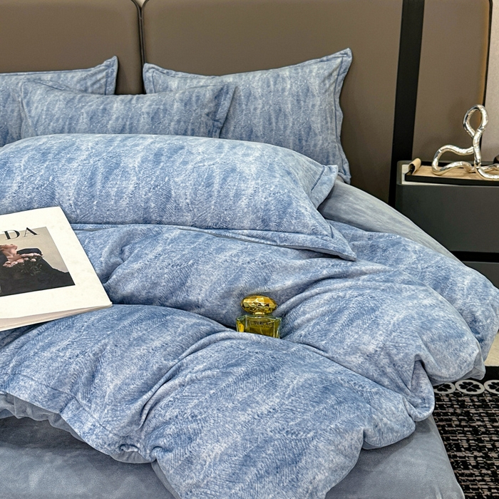 91家纺网 家纺一手货源 找家纺 喜四方 2025新款超细旦婴儿宝宝绒印花四件套 德芙-兰