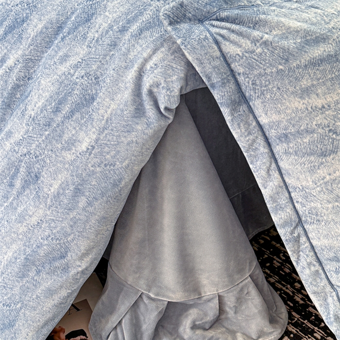 91家纺网 家纺一手货源 找家纺 喜四方 2025新款超细旦婴儿宝宝绒印花四件套 德芙-兰