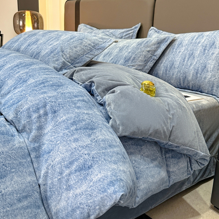 91家纺网 家纺一手货源 找家纺 喜四方 2025新款超细旦婴儿宝宝绒印花四件套 德芙-兰