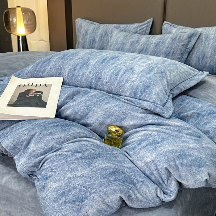 91家纺网 家纺一手货源 找家纺 喜四方 2025新款超细旦婴儿宝宝绒印花四件套 德芙-兰