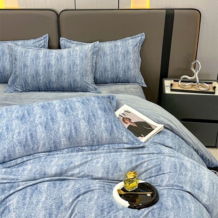 91家纺网 家纺一手货源 找家纺 喜四方 2025新款超细旦婴儿宝宝绒印花四件套 德芙-兰