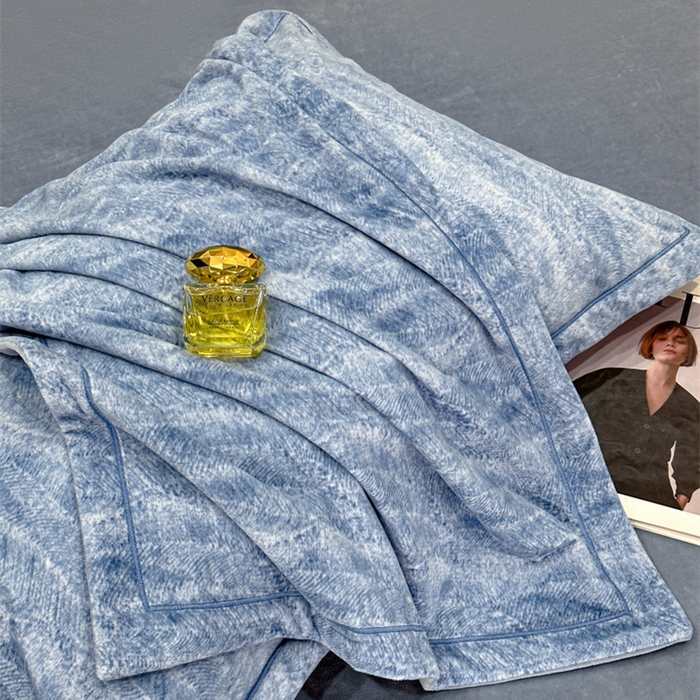 91家纺网 家纺一手货源 找家纺 喜四方 2025新款超细旦婴儿宝宝绒印花四件套 德芙-兰