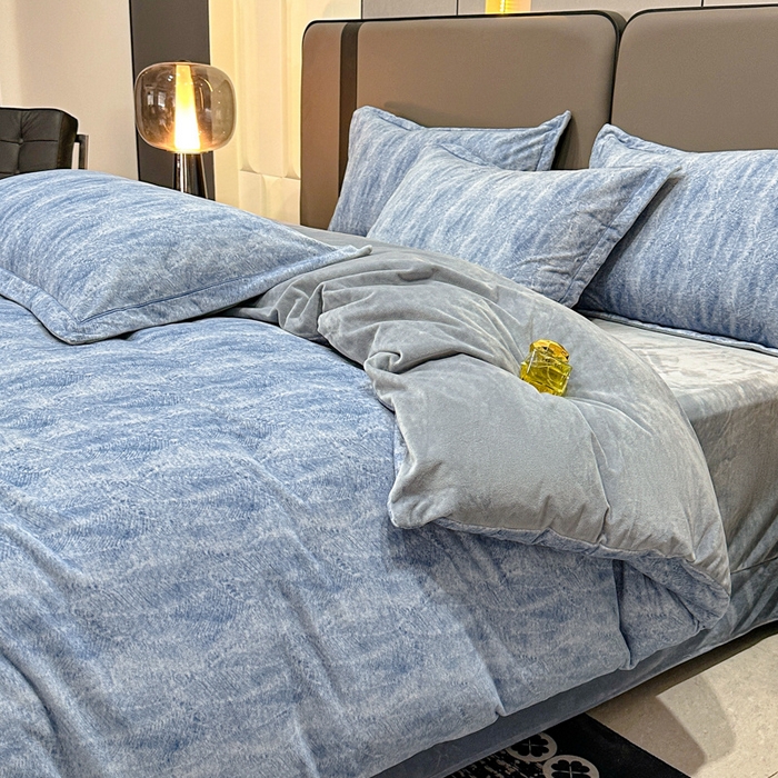 91家纺网 家纺一手货源 找家纺 喜四方 2025新款超细旦婴儿宝宝绒印花四件套 德芙-兰