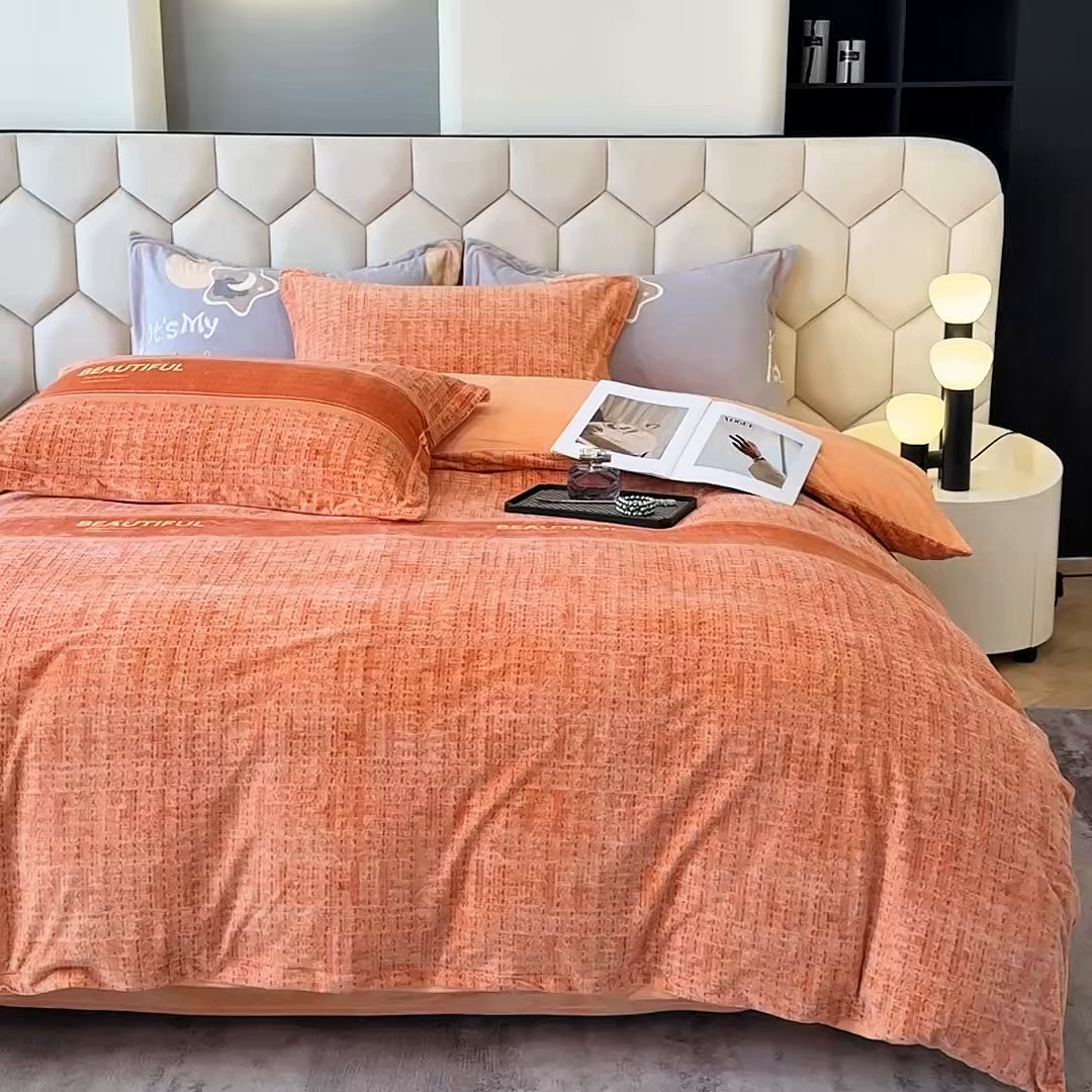 91家纺网 家纺一手货源 找家纺 喜四方 2025新款超细旦婴儿宝宝绒印花四件套 都市柏林