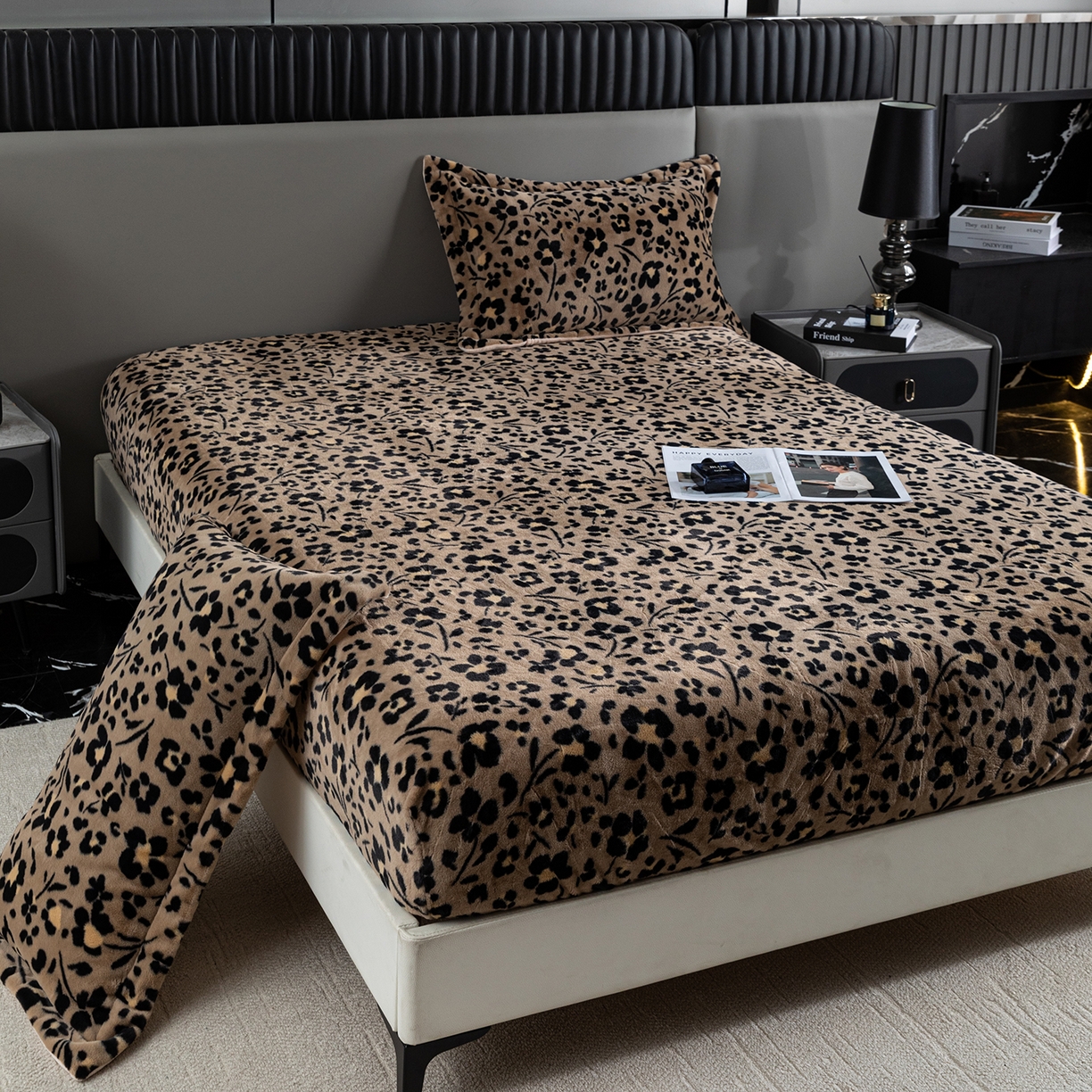 91家纺网 家纺一手货源 找家纺 锦罗绣 2025新款全消光兔绒300克牛奶绒床笠 享乐一生