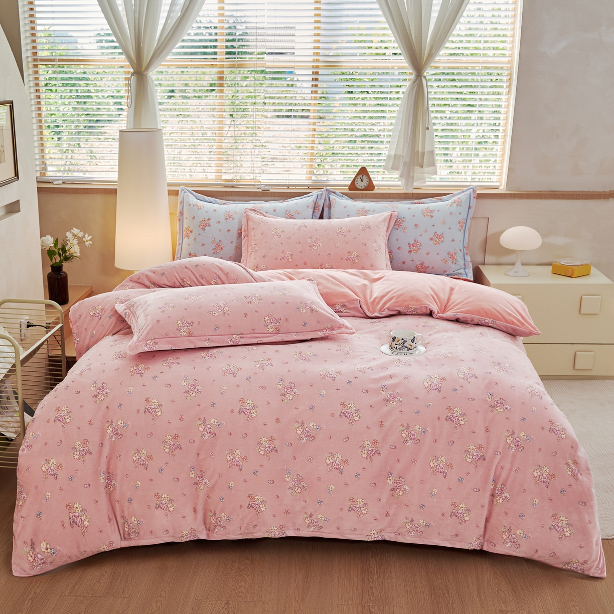 91家纺网 家纺一手货源 找家纺 喜四方 2025新款超细旦婴儿宝宝绒印花四件套 花怡梦-粉