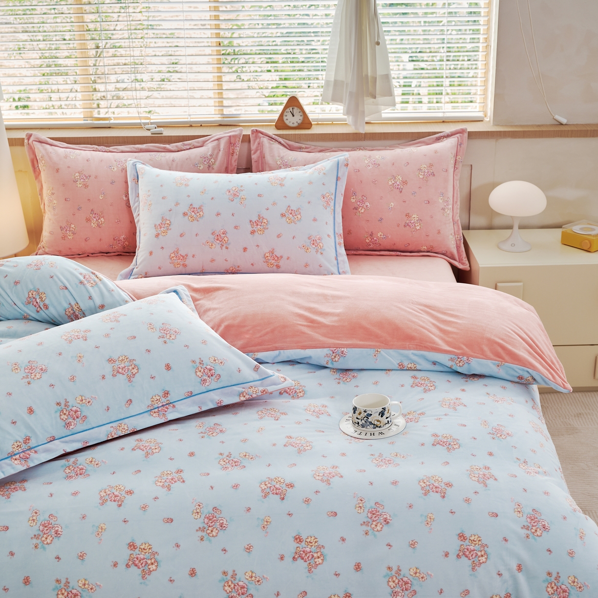 91家纺网 家纺一手货源 找家纺 喜四方 2025新款超细旦婴儿宝宝绒印花四件套 花怡梦-兰