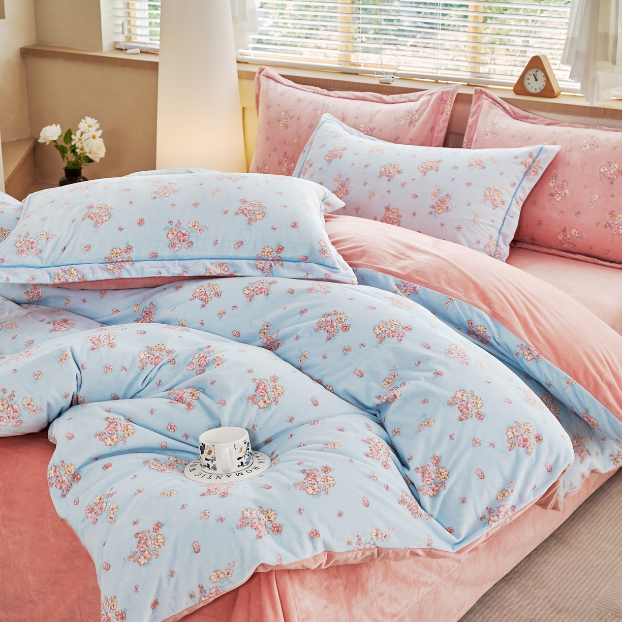 91家纺网 家纺一手货源 找家纺 喜四方 2025新款超细旦婴儿宝宝绒印花四件套 花怡梦-兰