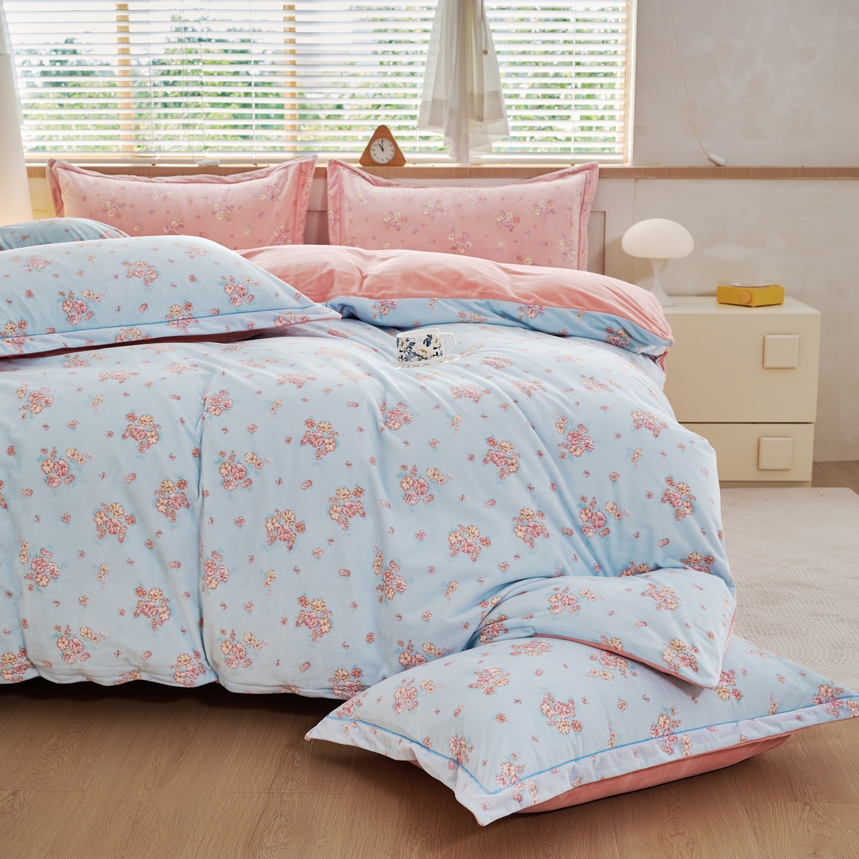 91家纺网 家纺一手货源 找家纺 喜四方 2025新款超细旦婴儿宝宝绒印花四件套 花怡梦-兰