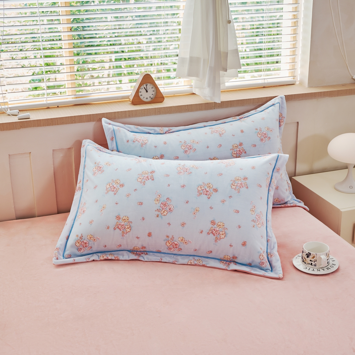 91家纺网 家纺一手货源 找家纺 喜四方 2025新款超细旦婴儿宝宝绒印花四件套 花怡梦-兰