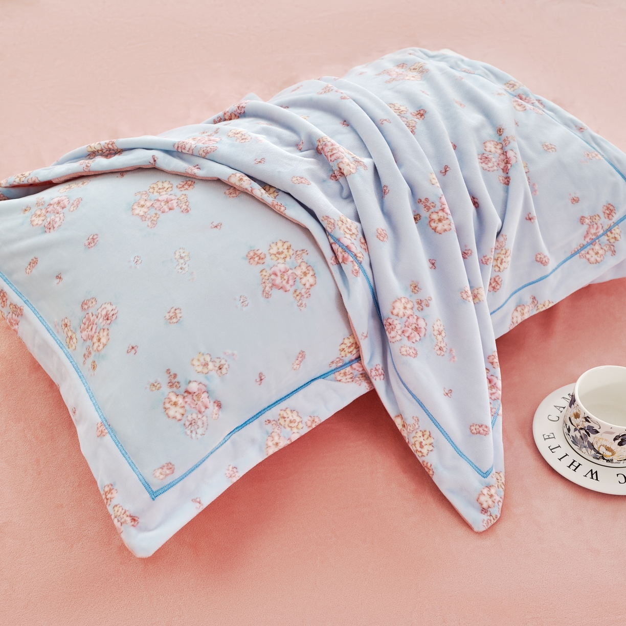 91家纺网 家纺一手货源 找家纺 喜四方 2025新款超细旦婴儿宝宝绒印花四件套 花怡梦-兰