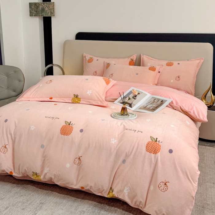 91家纺网 家纺一手货源 找家纺 喜四方 2025新款超细旦婴儿宝宝绒印花四件套 梦幻乐园-粉