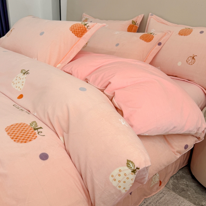 91家纺网 家纺一手货源 找家纺 喜四方 2025新款超细旦婴儿宝宝绒印花四件套 梦幻乐园-粉