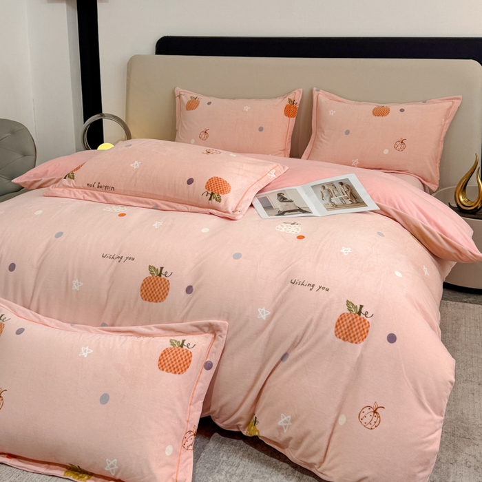 91家纺网 家纺一手货源 找家纺 喜四方 2025新款超细旦婴儿宝宝绒印花四件套 梦幻乐园-粉