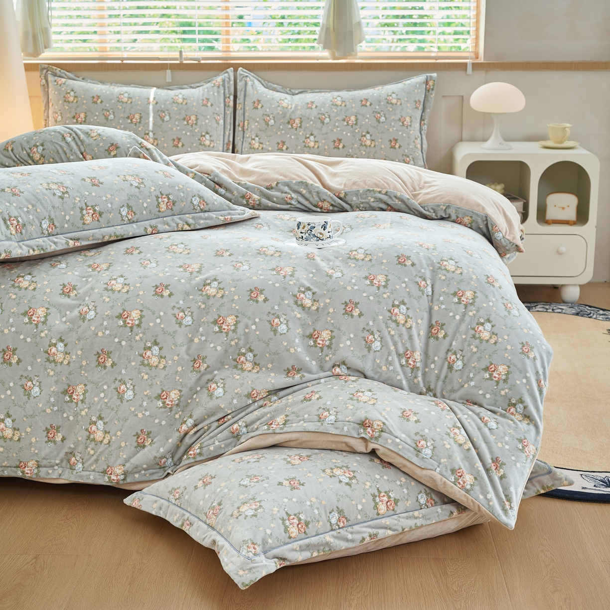 91家纺网 家纺一手货源 找家纺 喜四方 2025新款超细旦婴儿宝宝绒印花四件套 秘境-绿