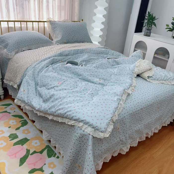 91家纺网 家纺一手货源 找家纺 暖居 2025新款法式纯棉砂洗棉花床盖三件套同款豆豆被双面纯棉被套 碎花兔蓝