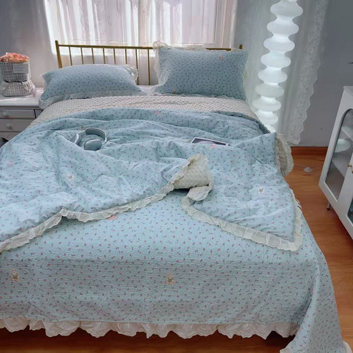 91家纺网 家纺一手货源 找家纺 暖居 2025新款法式纯棉砂洗棉花床盖三件套同款豆豆被双面纯棉被套 碎花兔蓝