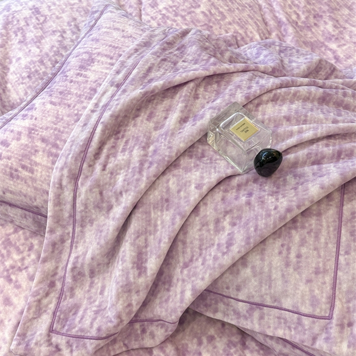 91家纺网 家纺一手货源 找家纺 喜四方 2025新款超细旦婴儿宝宝绒印花四件套 暮光之城紫