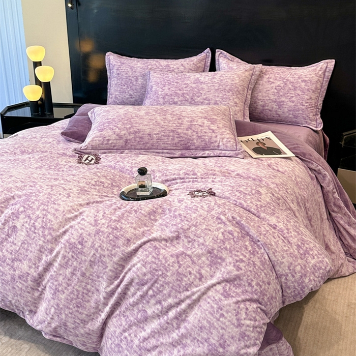 91家纺网 家纺一手货源 找家纺 喜四方 2025新款超细旦婴儿宝宝绒印花四件套 暮光之城紫