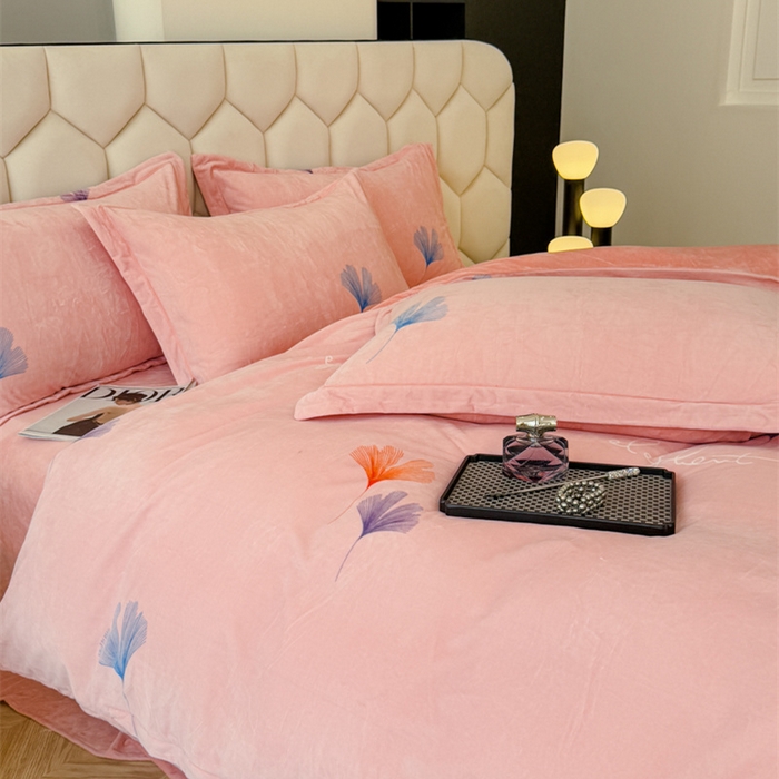 91家纺网 家纺一手货源 找家纺 喜四方 2025新款超细旦婴儿宝宝绒印花四件套 森沐