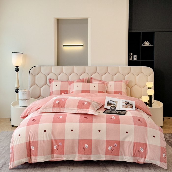 91家纺网 家纺一手货源 找家纺 喜四方 2025新款超细旦婴儿宝宝绒印花四件套 盛夏晚晴-粉