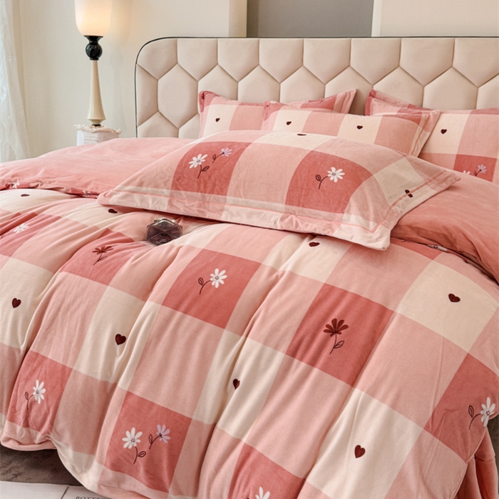 91家纺网 家纺一手货源 找家纺 喜四方 2025新款超细旦婴儿宝宝绒印花四件套 盛夏晚晴-粉