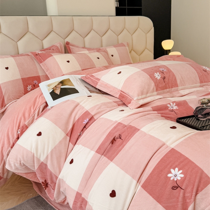 91家纺网 家纺一手货源 找家纺 喜四方 2025新款超细旦婴儿宝宝绒印花四件套 盛夏晚晴-粉