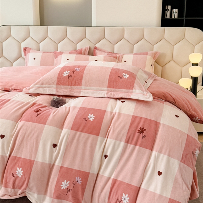 91家纺网 家纺一手货源 找家纺 喜四方 2025新款超细旦婴儿宝宝绒印花四件套 盛夏晚晴-粉