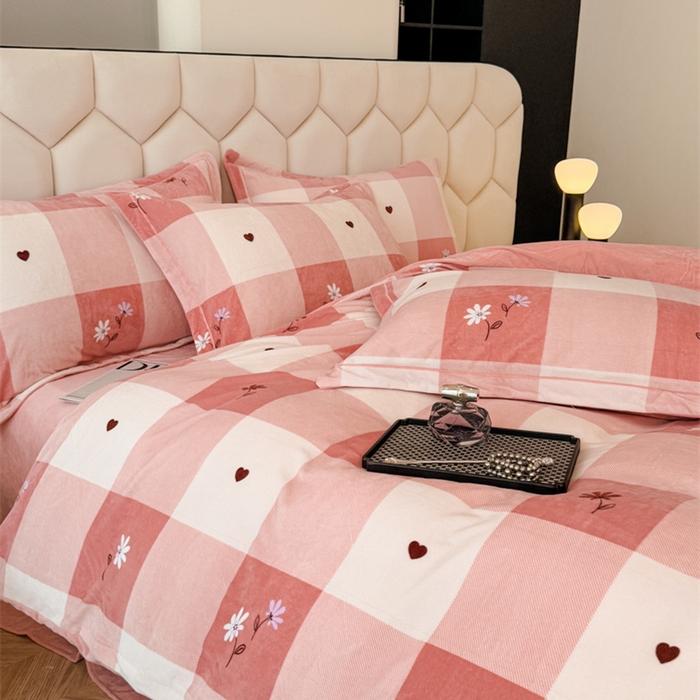 91家纺网 家纺一手货源 找家纺 喜四方 2025新款超细旦婴儿宝宝绒印花四件套 盛夏晚晴-粉