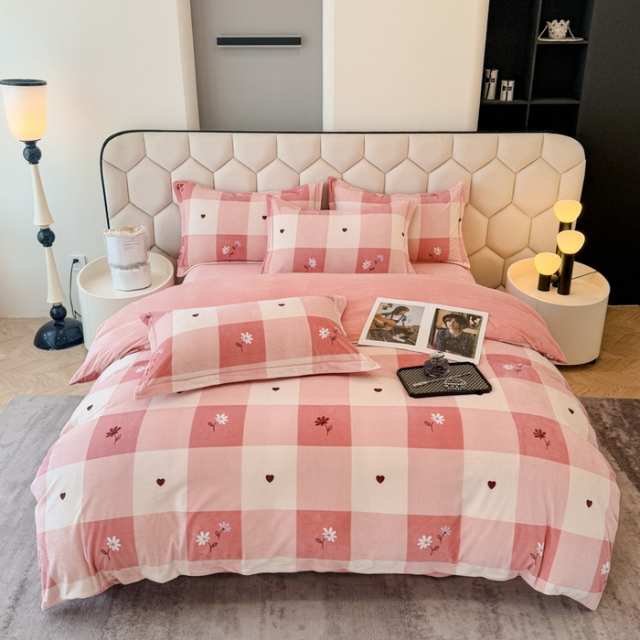 91家纺网 家纺一手货源 找家纺 喜四方 2025新款超细旦婴儿宝宝绒印花四件套 盛夏晚晴-粉