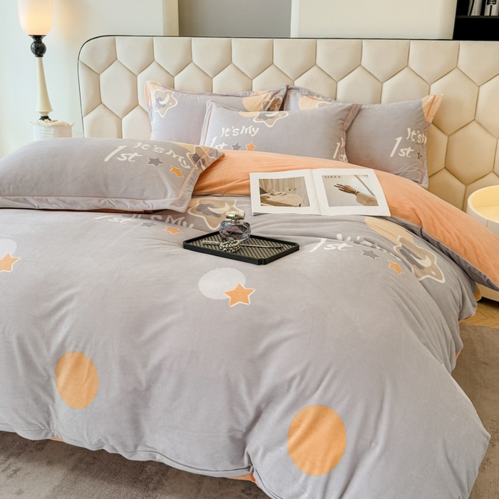 91家纺网 家纺一手货源 找家纺 喜四方 2025新款超细旦婴儿宝宝绒印花四件套 时宜