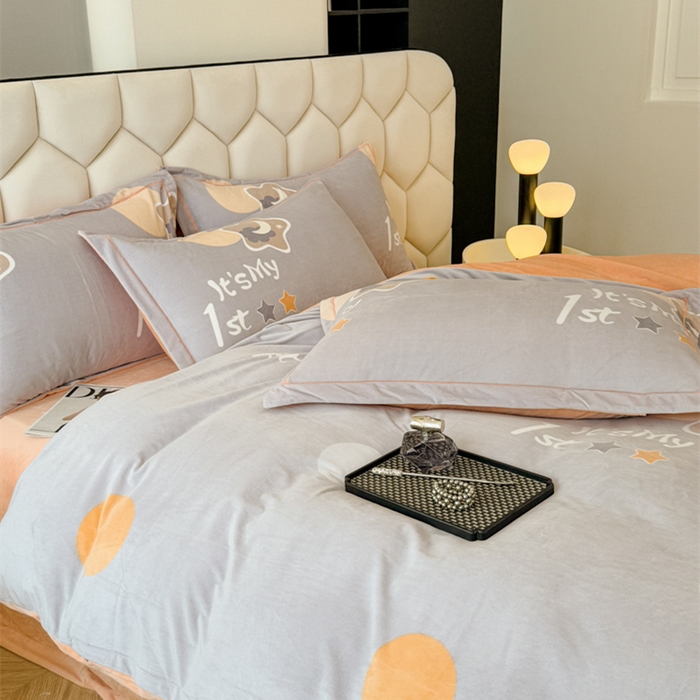 91家纺网 家纺一手货源 找家纺 喜四方 2025新款超细旦婴儿宝宝绒印花四件套 时宜