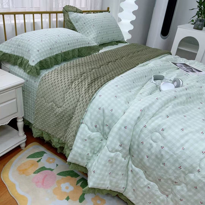 91家纺网 家纺一手货源 找家纺 暖居 2025新款法式纯棉砂洗棉花床盖三件套同款豆豆被双面纯棉被套 樱桃格子绿