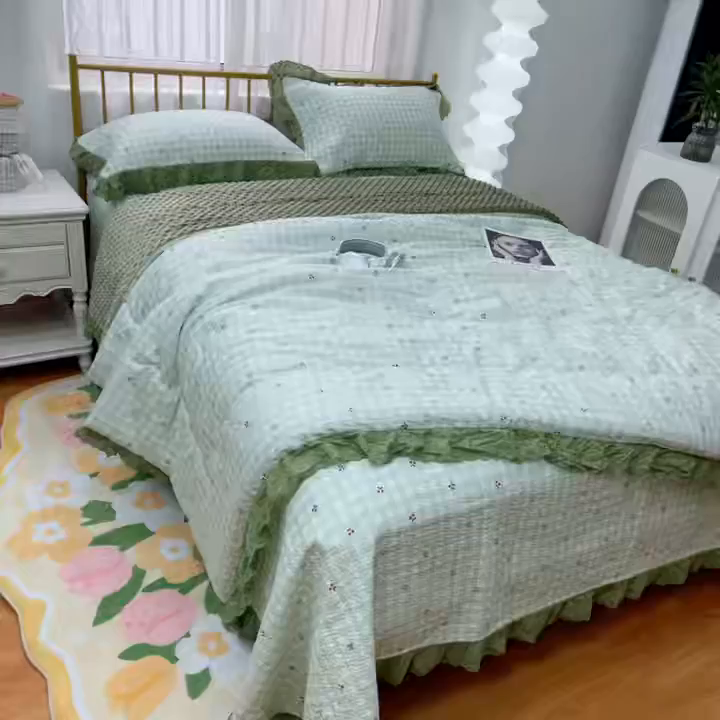 91家纺网 家纺一手货源 找家纺 暖居 2025新款法式纯棉砂洗棉花床盖三件套同款豆豆被双面纯棉被套 樱桃格子绿