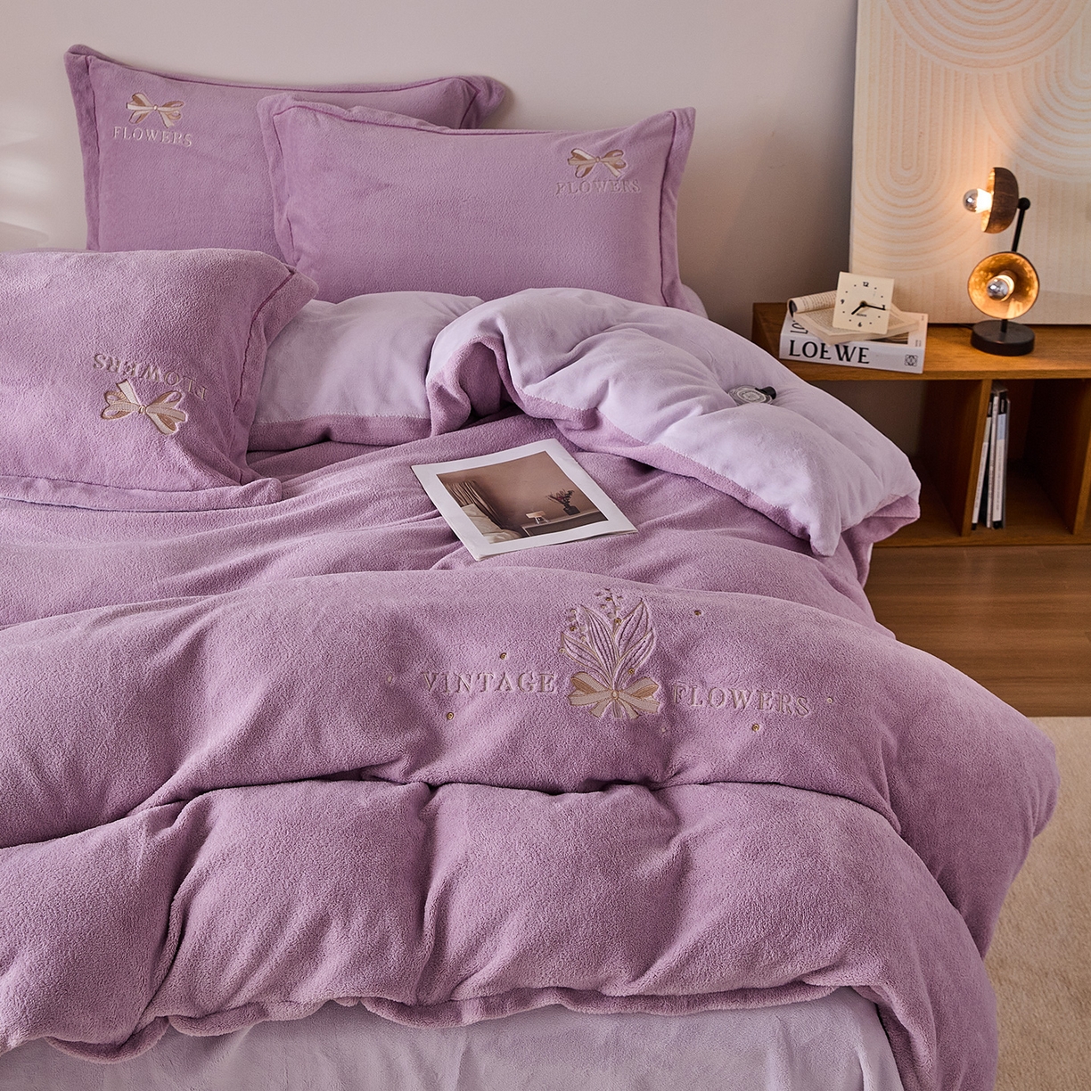 91家纺网 家纺一手货源 找家纺 锦罗绣 2025新款雪尼绒艾尼绒230克全消光绣花系列四件套 紫色+熏衣紫