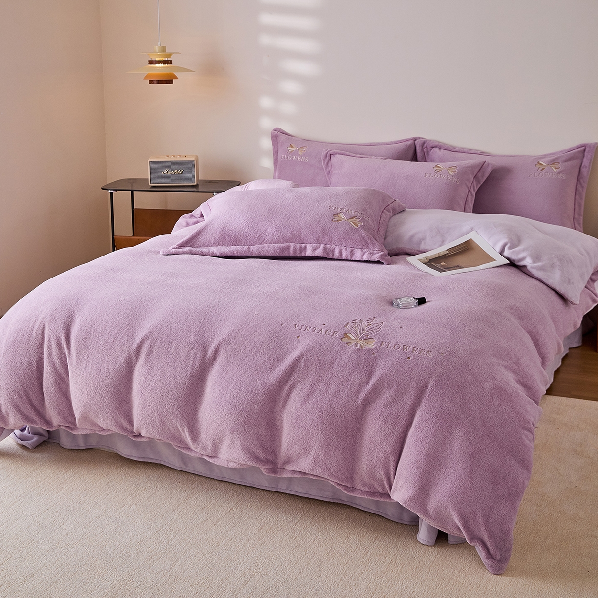 91家纺网 家纺一手货源 找家纺 锦罗绣 2025新款雪尼绒艾尼绒230克全消光绣花系列四件套 紫色+熏衣紫