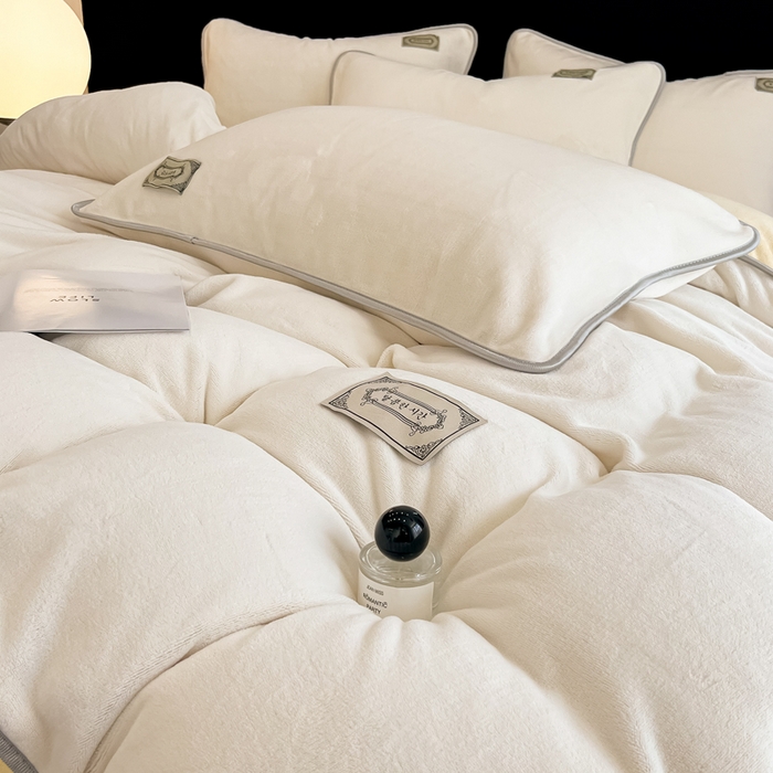 91家纺网 家纺一手货源 找家纺 （总）眠博士 2025新款时尚款牛奶绒加厚保暖四件套四件套