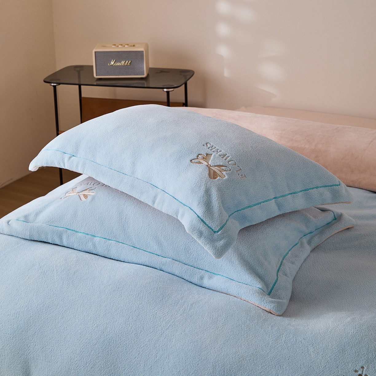 91家纺网 家纺一手货源 找家纺 锦罗绣 2025新款雪尼绒艾尼绒230克全消光绣花系列单被套 清新蓝+卡其