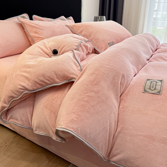 91家纺网 家纺一手货源 找家纺 （总）眠博士 2025新款时尚款牛奶绒加厚保暖四件套四件套