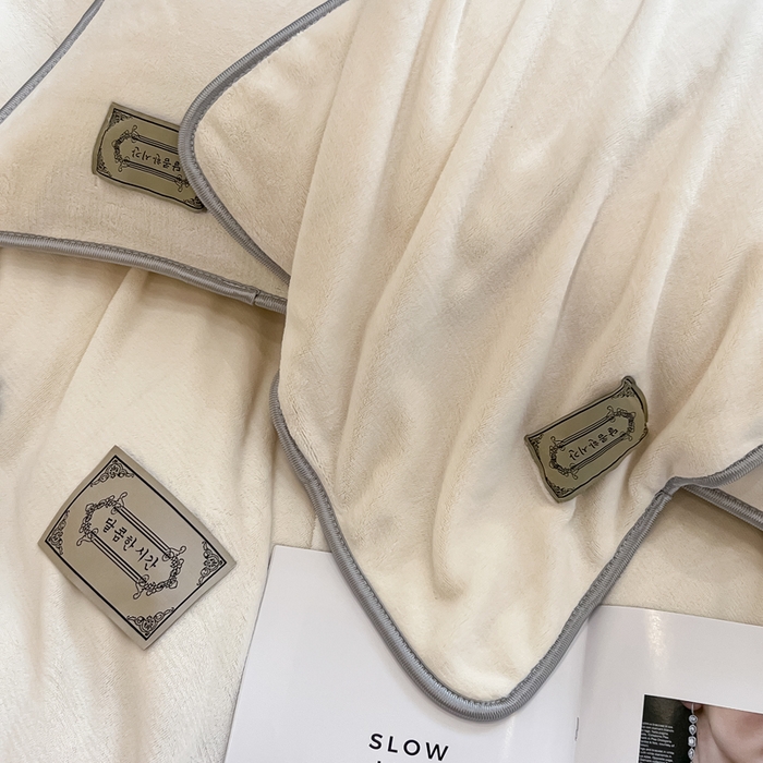 91家纺网 家纺一手货源 找家纺 眠博士 2025新款时尚款牛奶绒加厚保暖四件套四件套 时尚款-白拼鹅黄