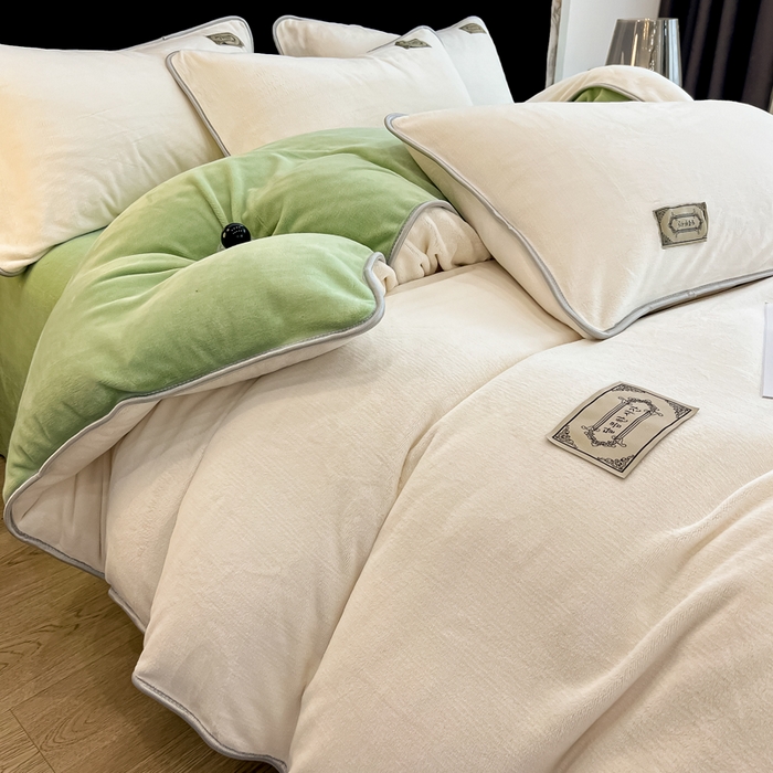 91家纺网 家纺一手货源 找家纺 眠博士 2025新款时尚款牛奶绒加厚保暖四件套四件套 时尚款-白拼果绿