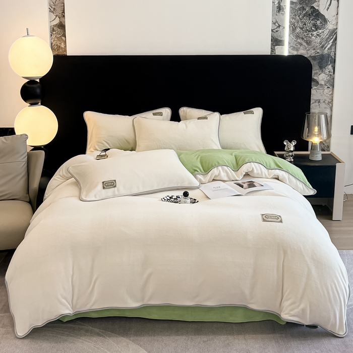 91家纺网 家纺一手货源 找家纺 眠博士 2025新款时尚款牛奶绒加厚保暖四件套四件套 时尚款-白拼果绿